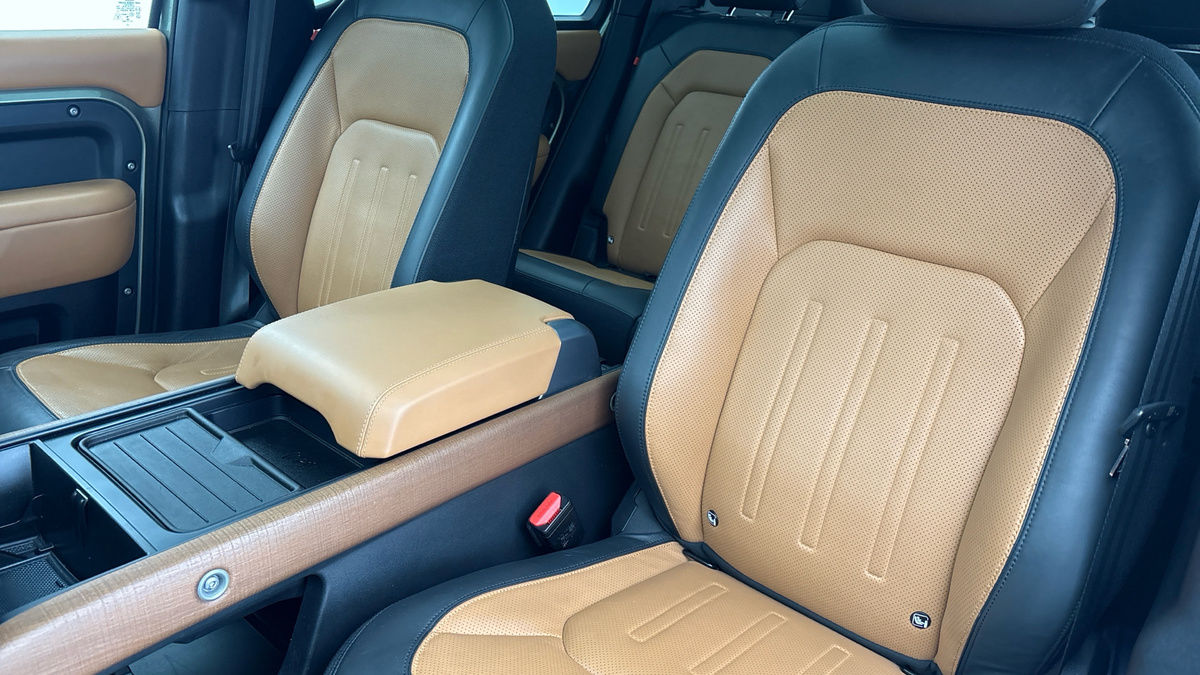 Land Rover Defender 110 Image 7