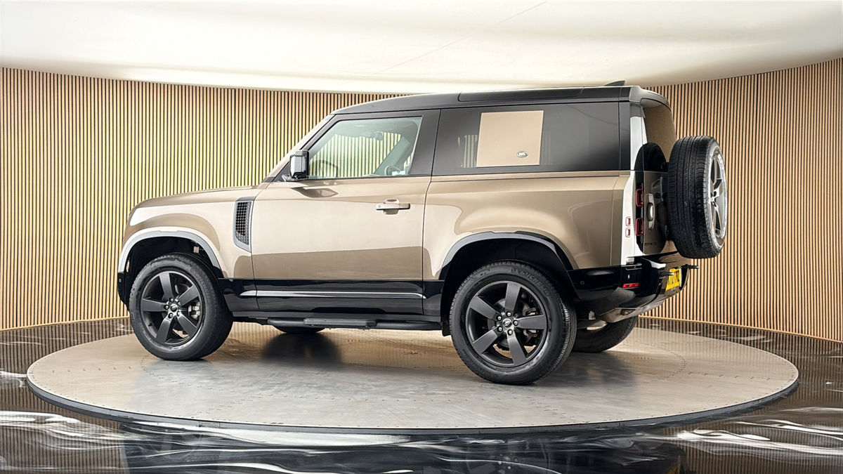 More views of Land Rover Defender 90