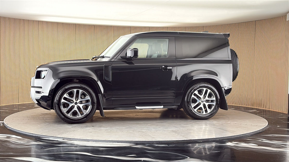 More views of Land Rover Defender 90