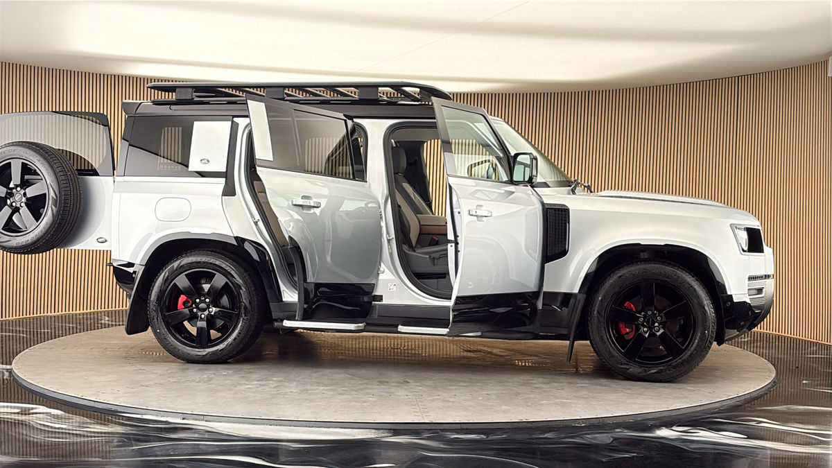 More views of Land Rover Defender 110