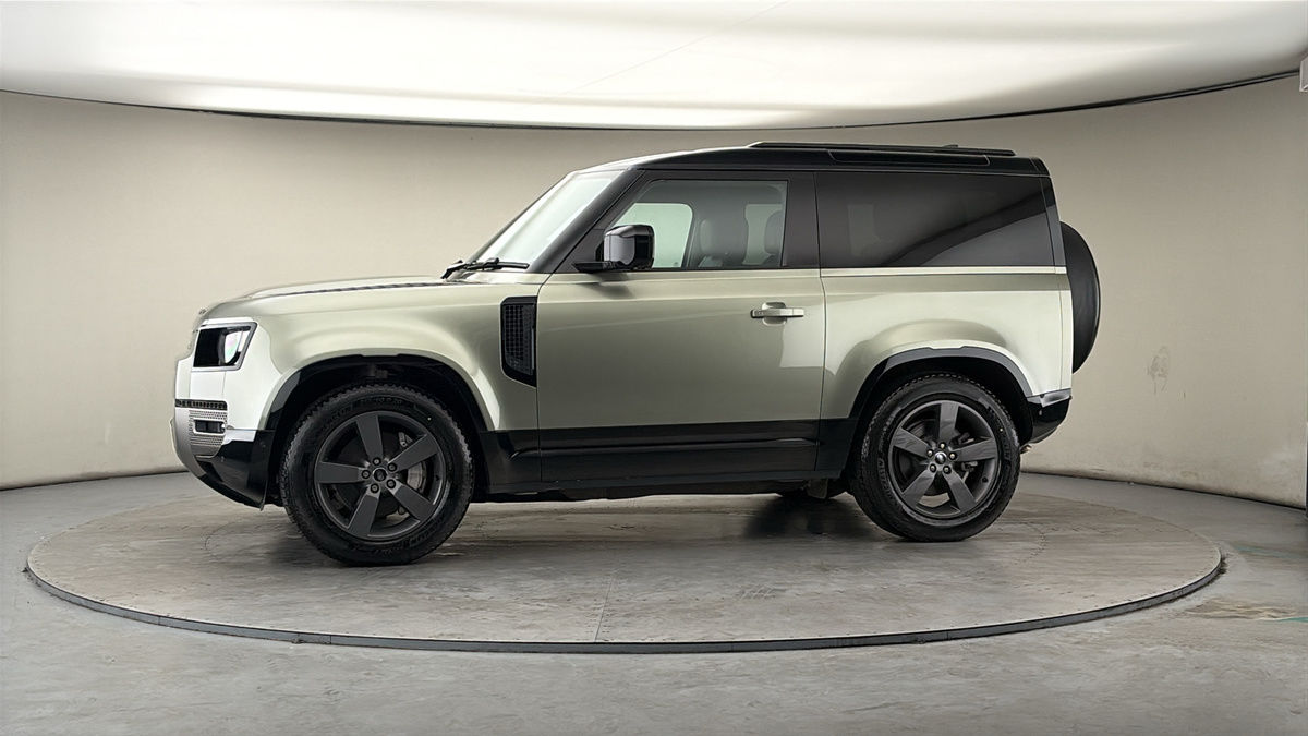 More views of Land Rover Defender 90