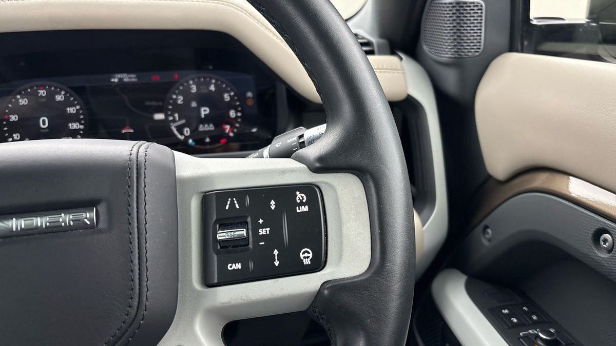 Land Rover Defender 90 Image 14