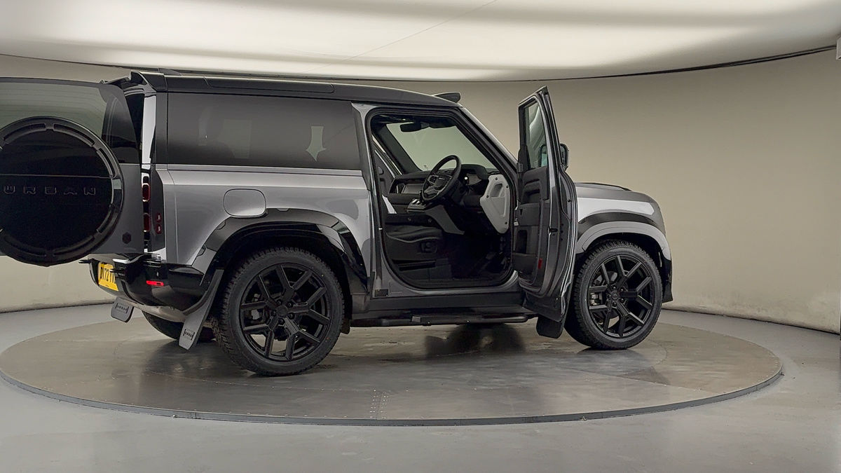 More views of Land Rover Defender 90
