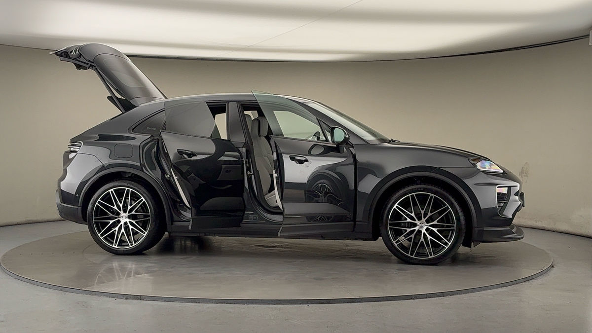 More views of Porsche Macan