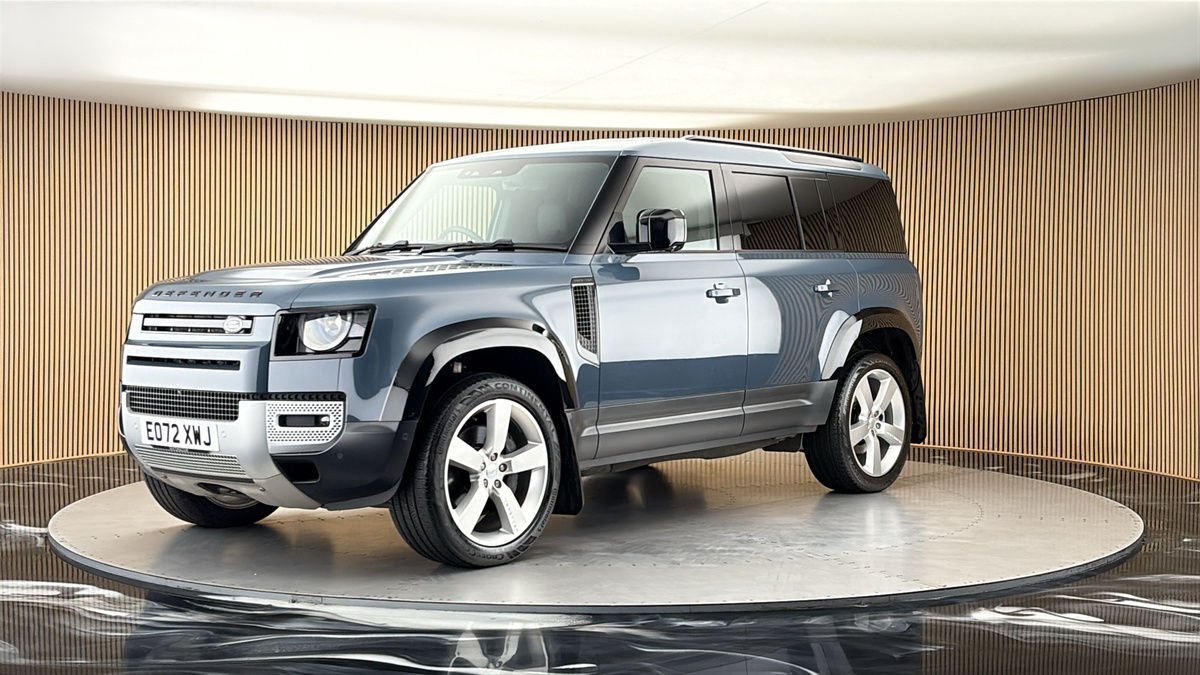 Land Rover Defender 110 Image 20