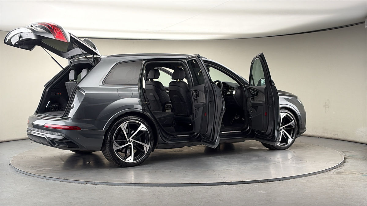 More views of Audi Q7