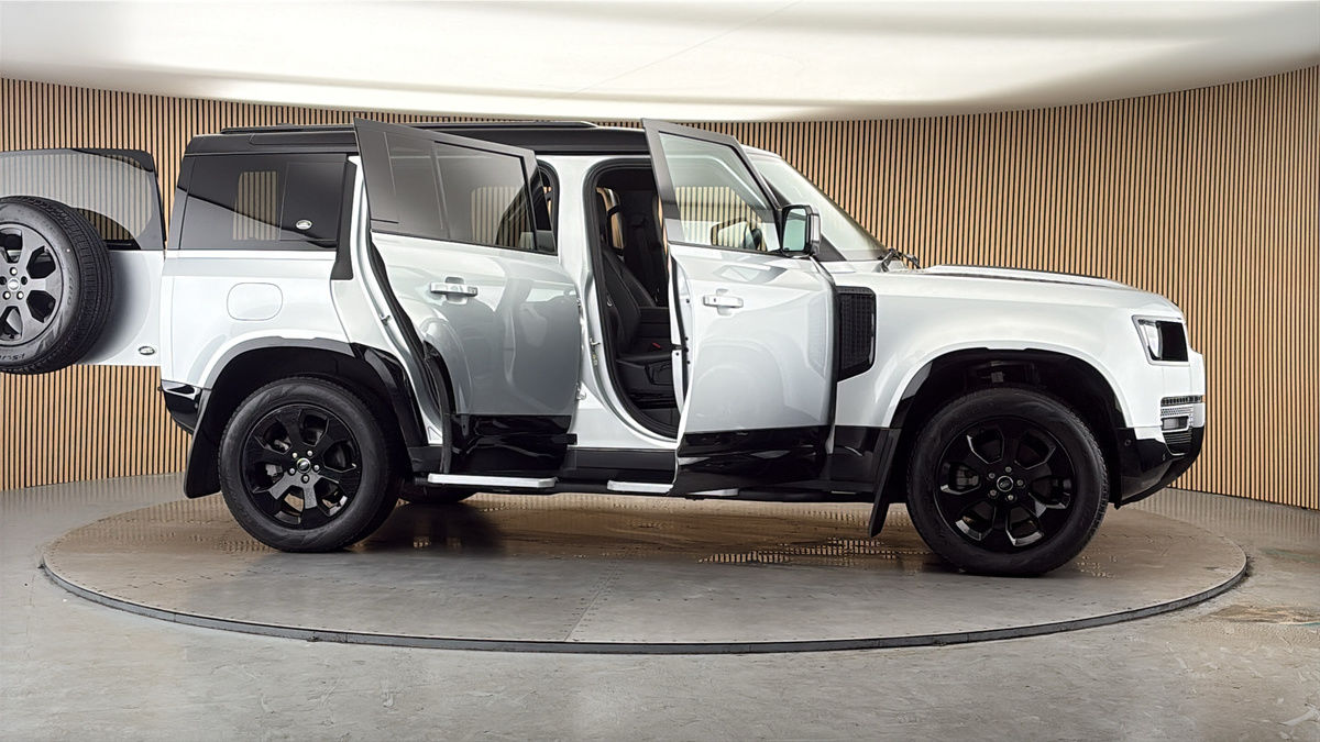 More views of Land Rover Defender 110
