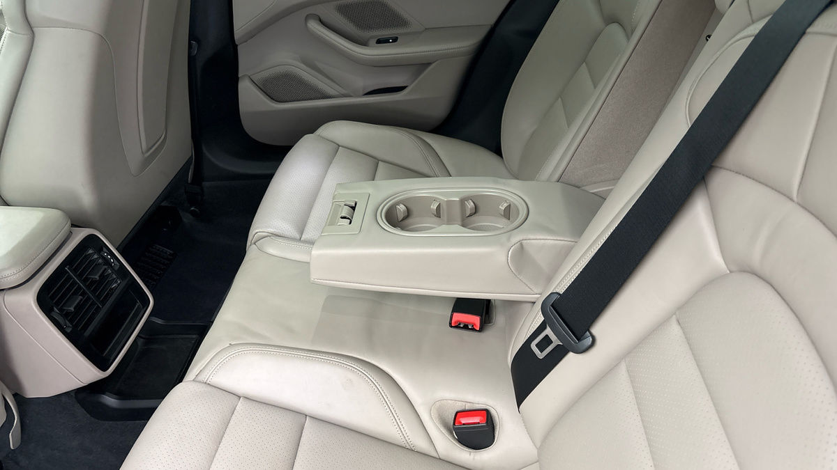 Porsche Taycan Image 9