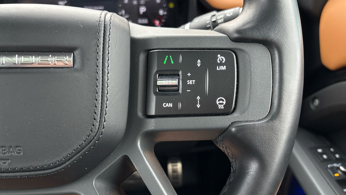 Land Rover Defender 90 Image 14