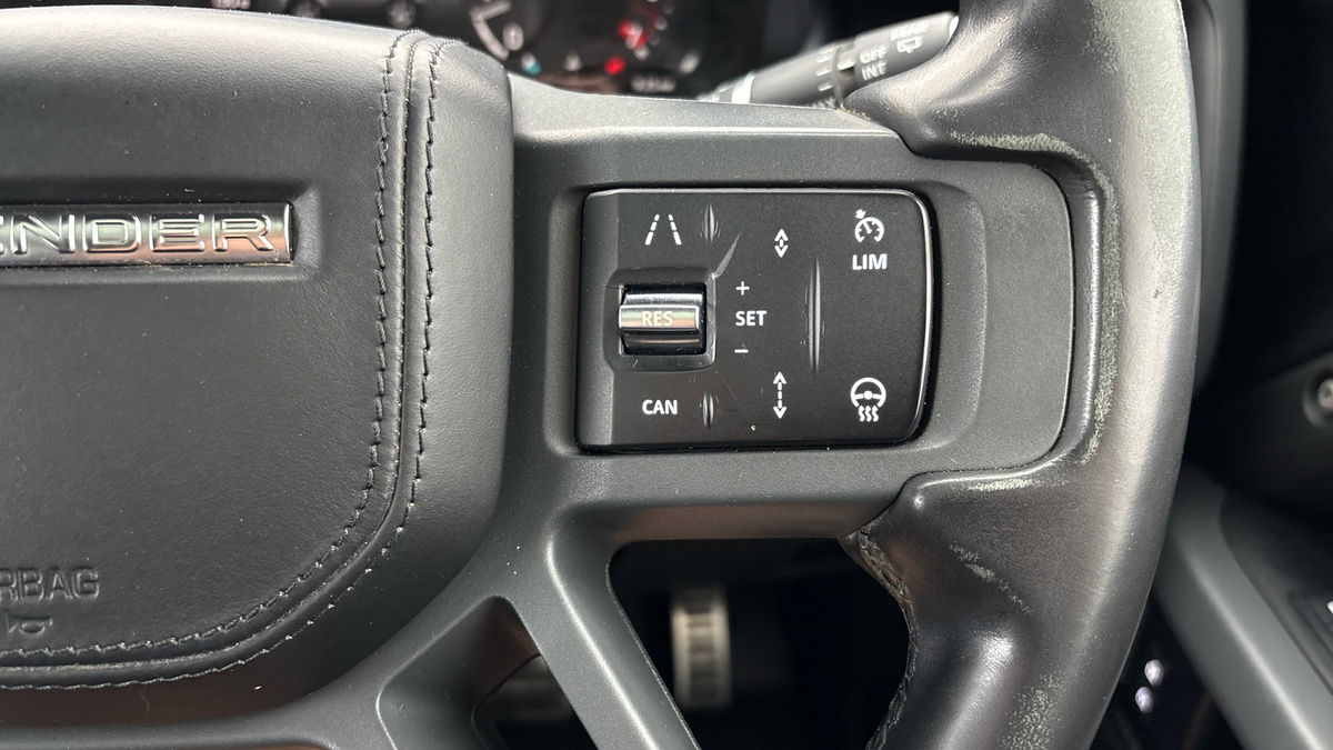 Land Rover Defender 90 Image 14