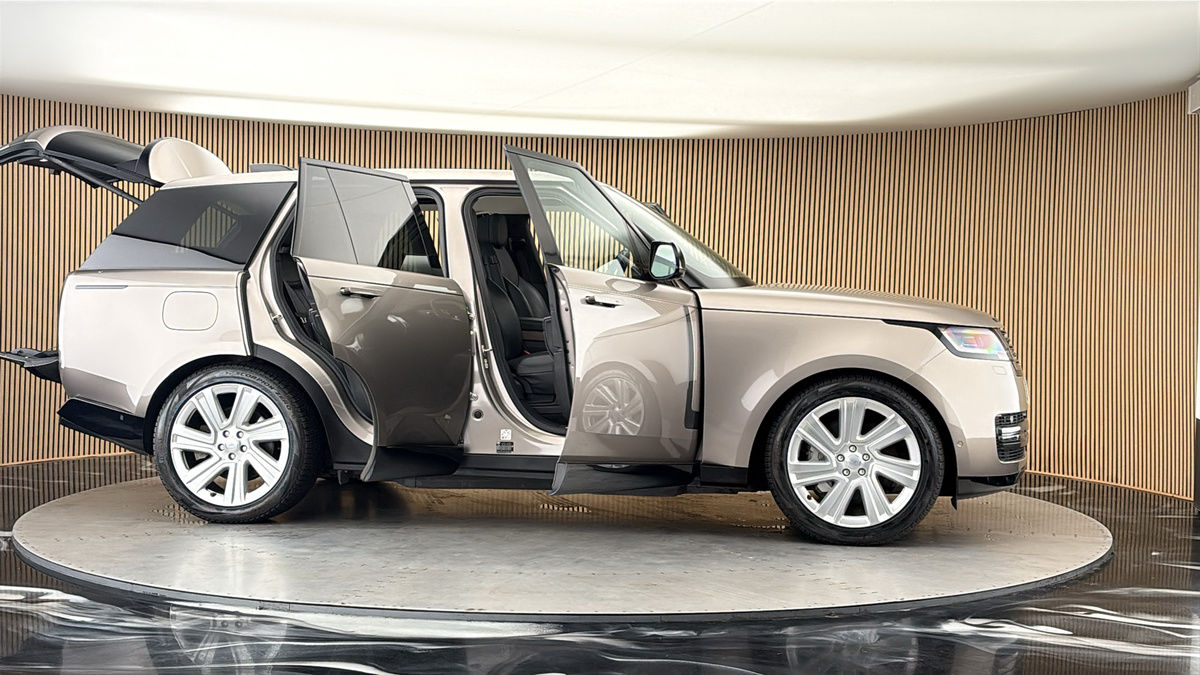 More views of Land Rover Range Rover