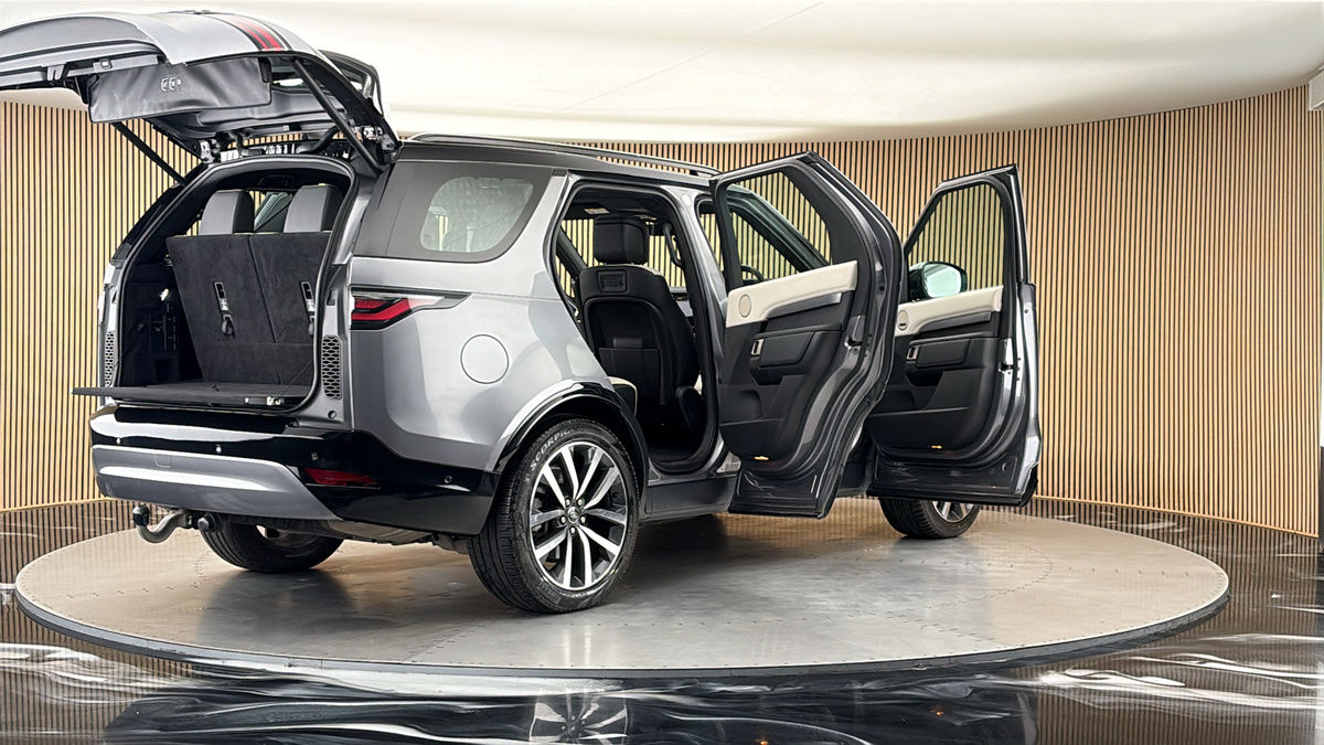 More views of Land Rover Discovery