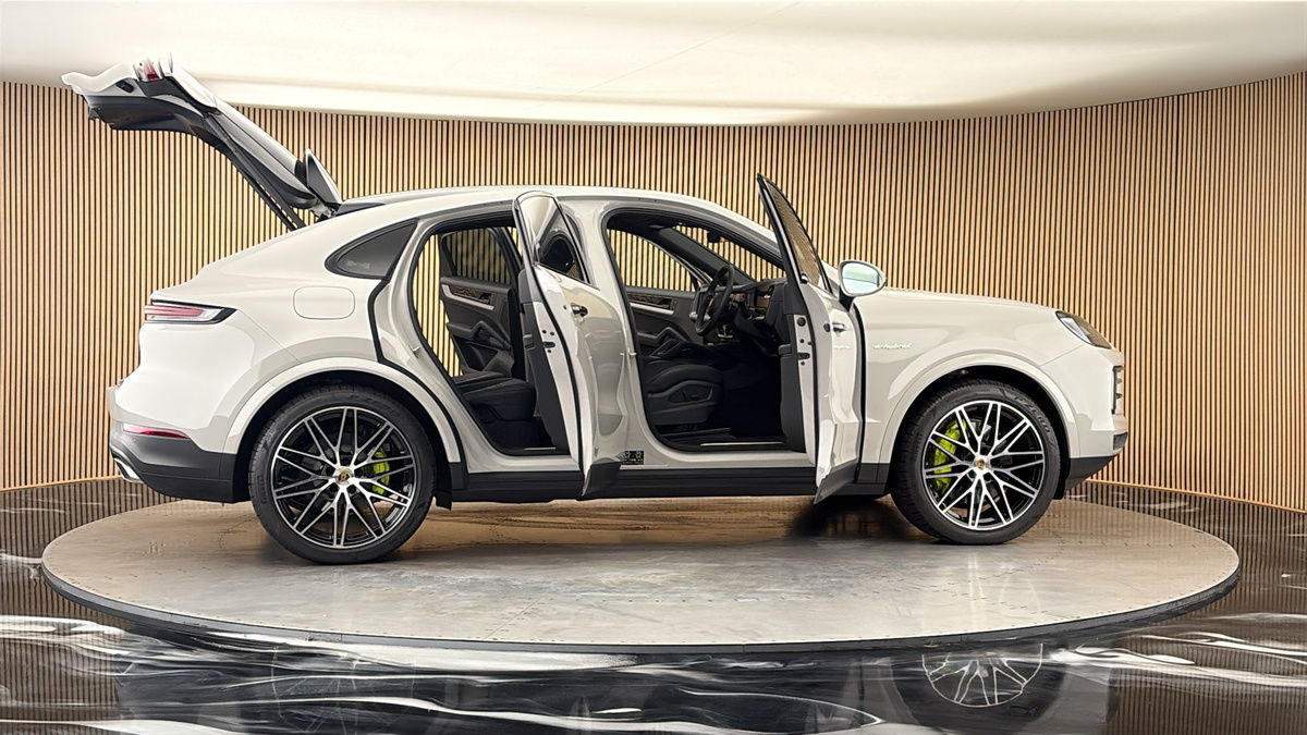 More views of Porsche Cayenne