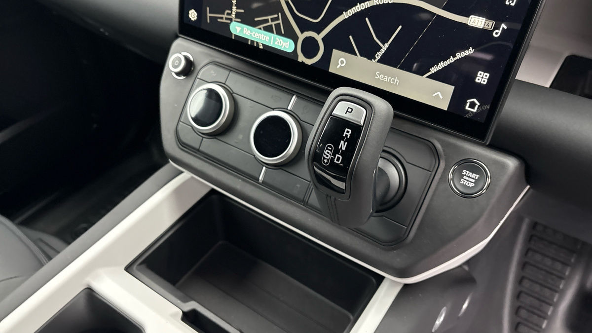 Land Rover Defender 110 Urban Image 6