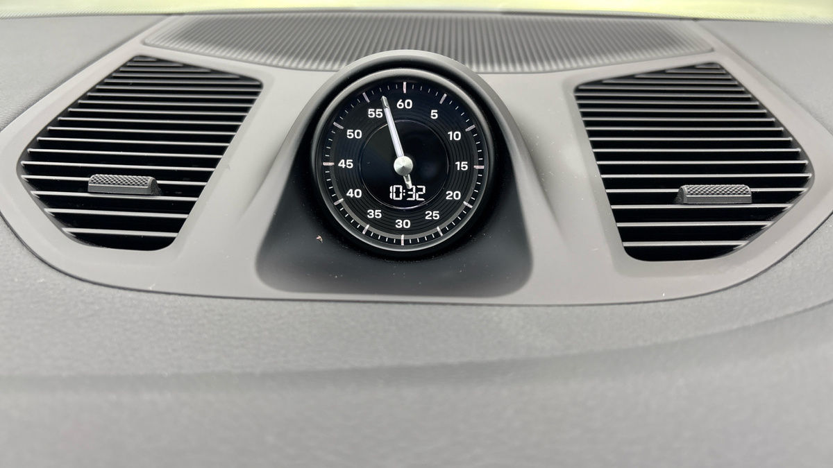 Porsche Cayenne Image 25