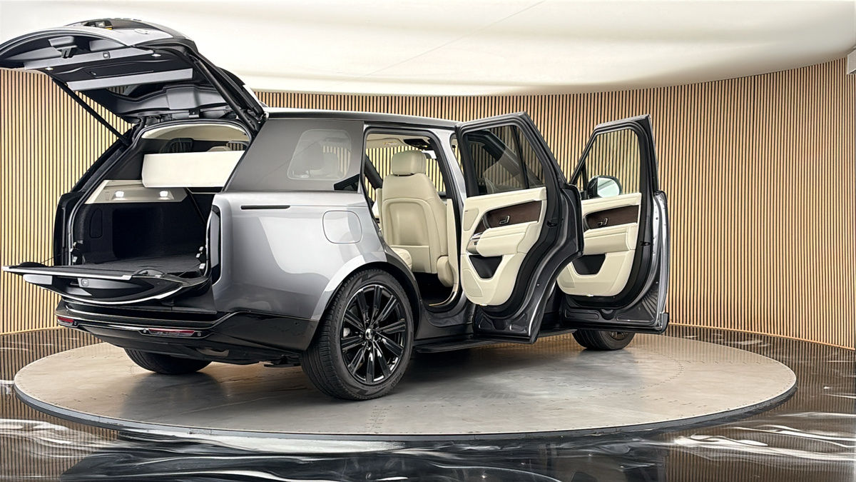 More views of Land Rover Range Rover