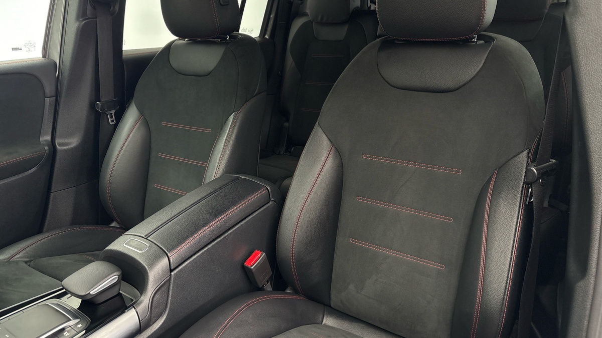 Mercedes-Benz GLB Image 7