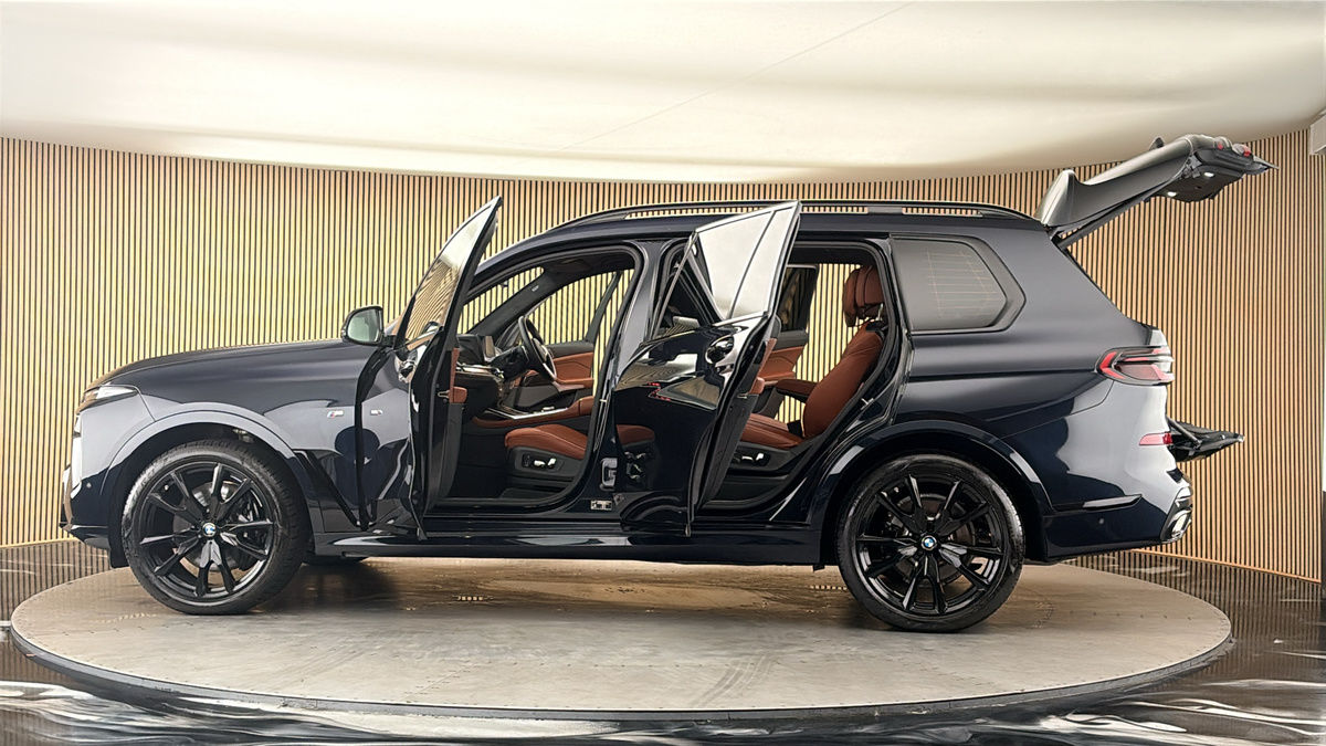 More views of BMW X7
