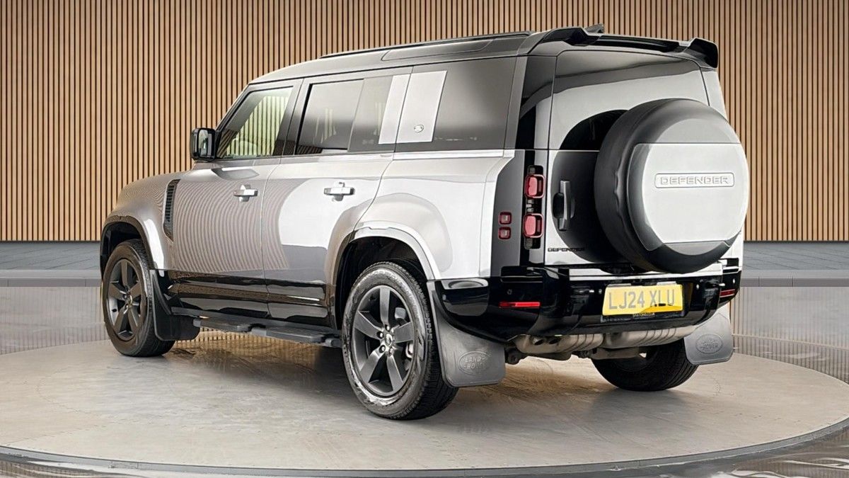 Land Rover Defender 110 Image 2