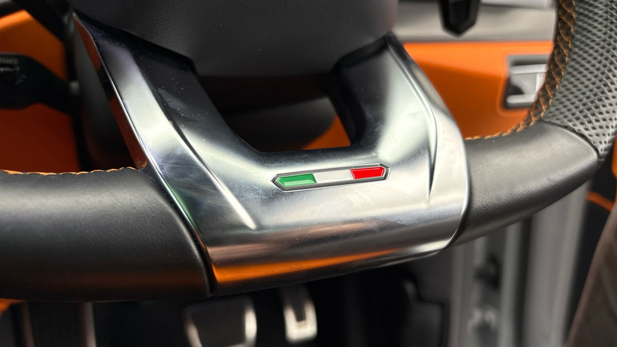 Lamborghini Urus Image 26