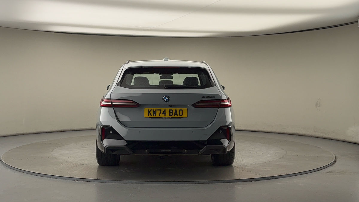 BMW 5 Series Image 4