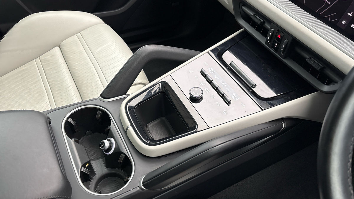 Porsche Cayenne Image 18