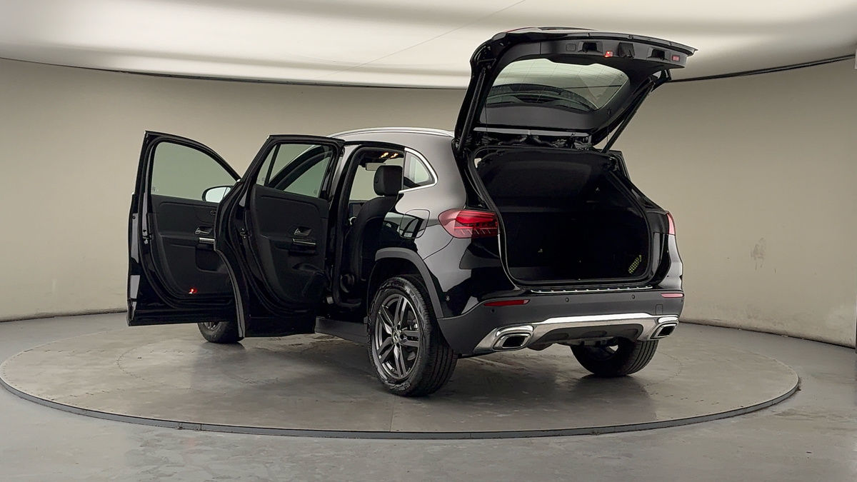 Mercedes-Benz GLA Image 23