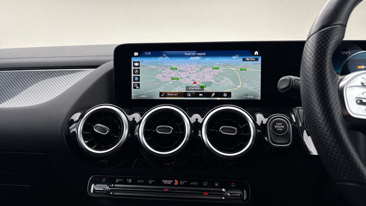 Mercedes-Benz GLA Image 17