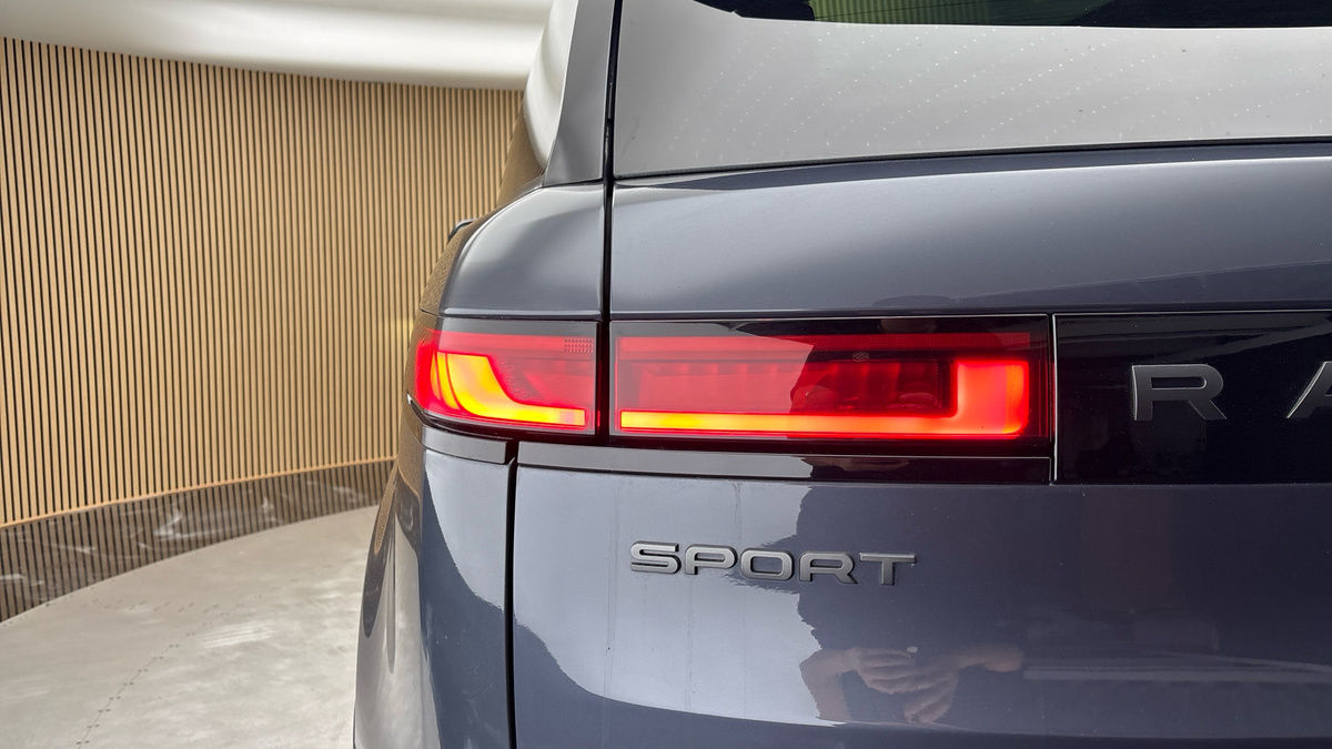 Land Rover Range Rover Sport Image 41