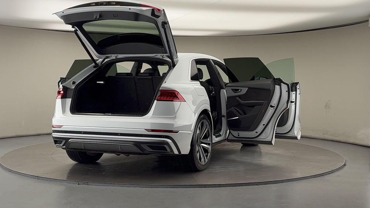 More views of Audi Q8