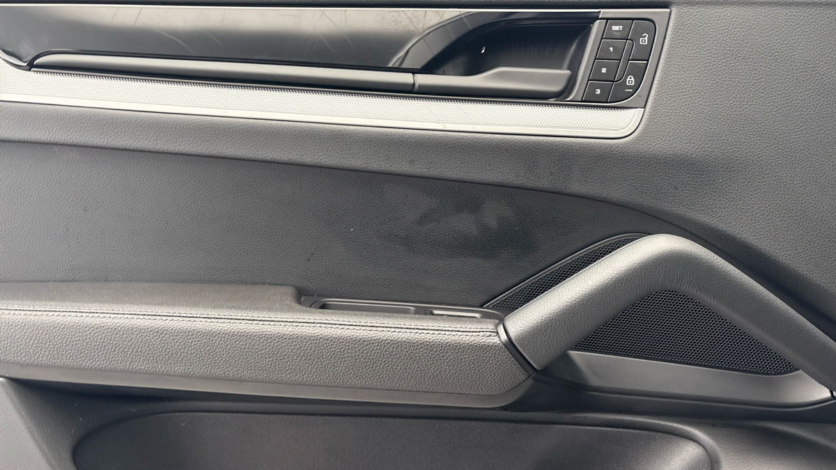 Porsche Cayenne Image 19