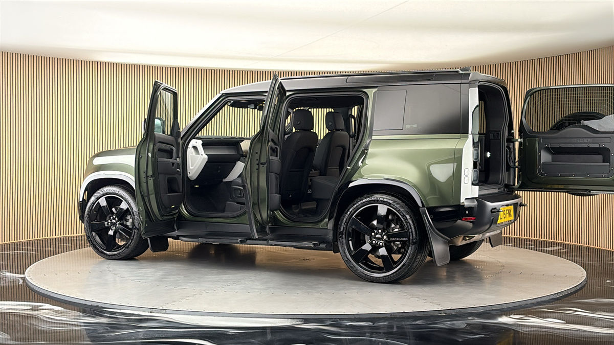 More views of Land Rover Defender 110