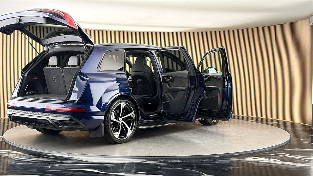 More views of Audi Q7
