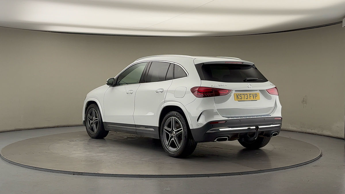 Mercedes-Benz GLA Image 2