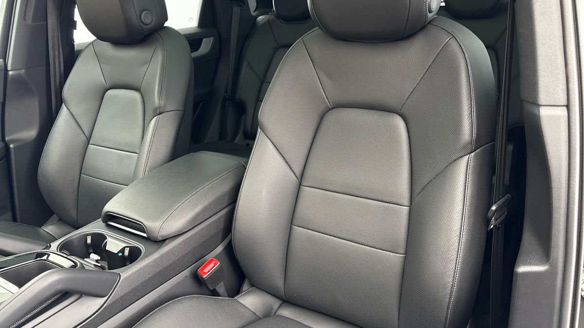 Porsche Cayenne Image 7