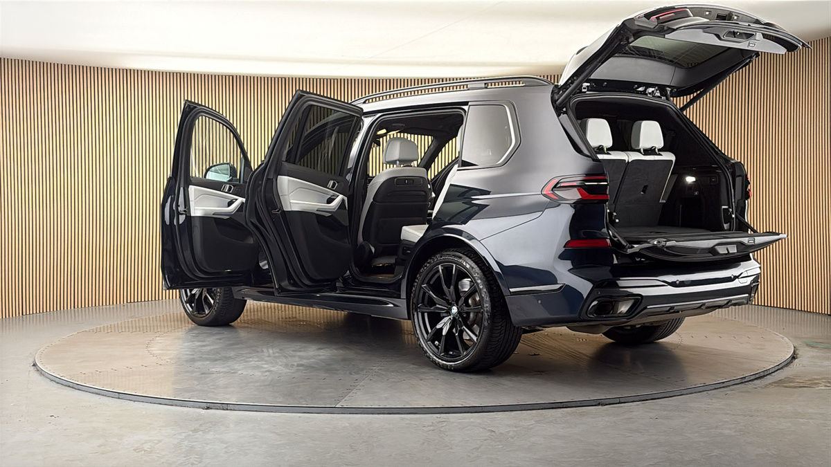More views of BMW X7