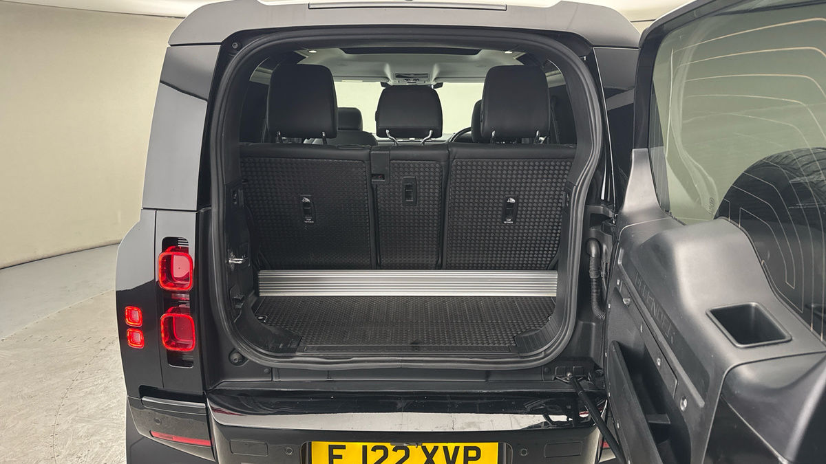 Land Rover Defender 90 Image 11