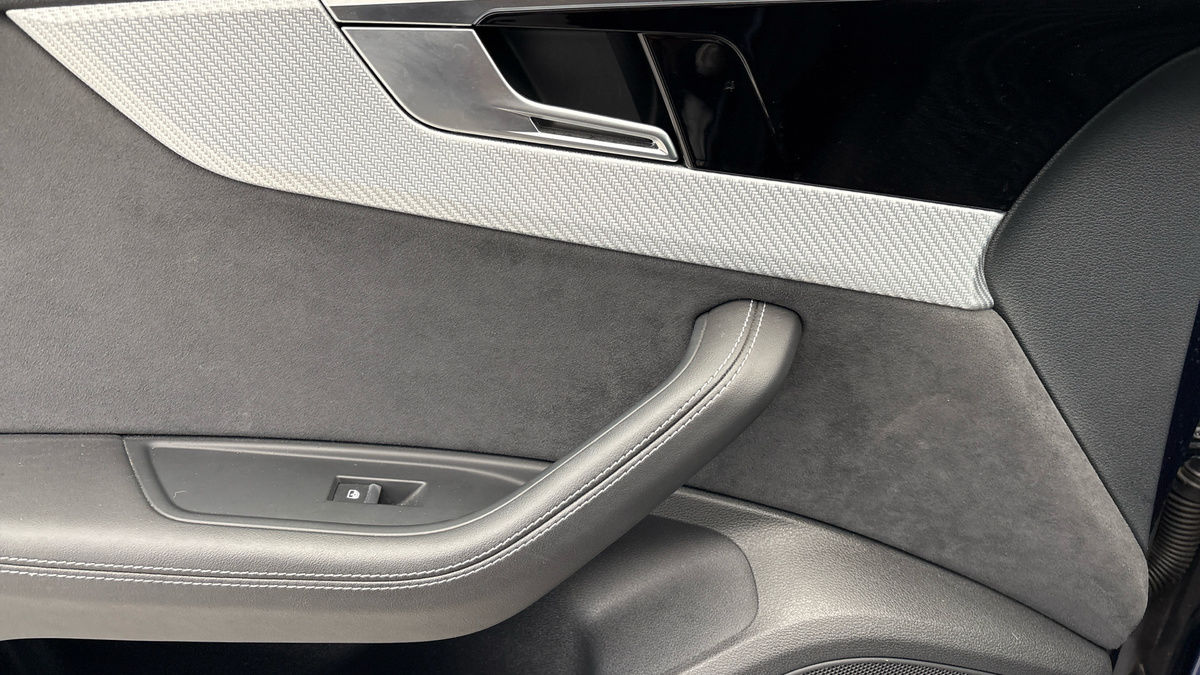 Audi RS4 Avant Image 19