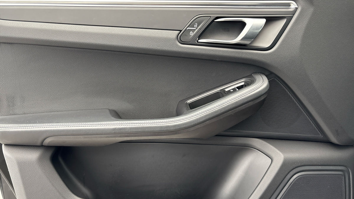 Porsche Macan Image 19