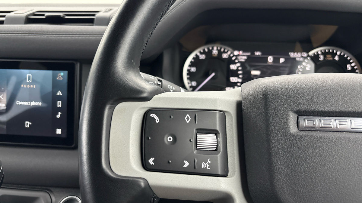 Land Rover Defender 110 Image 13