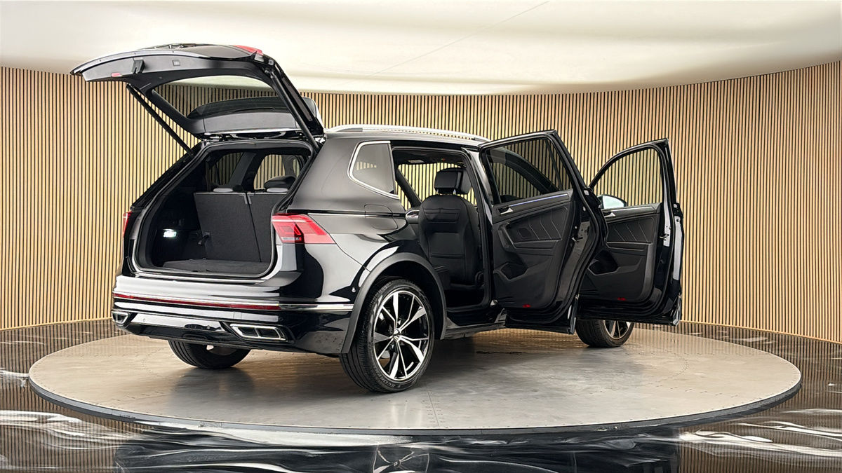 More views of Volkswagen Tiguan Allspace