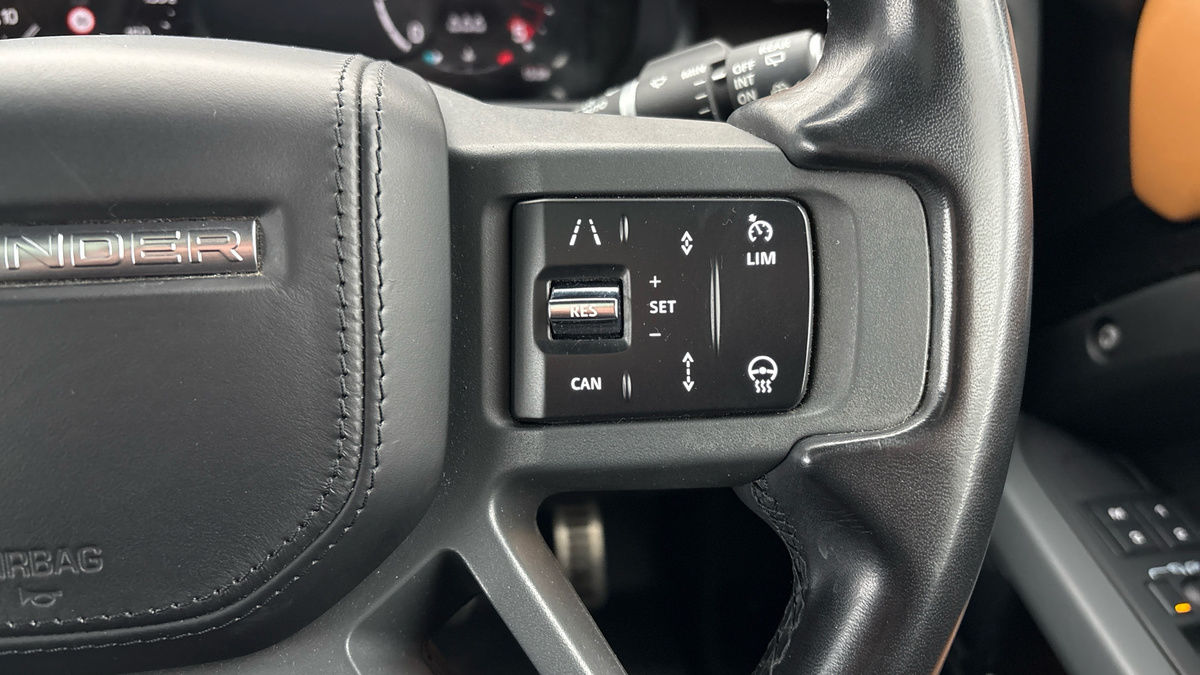 Land Rover Defender 90 Image 14