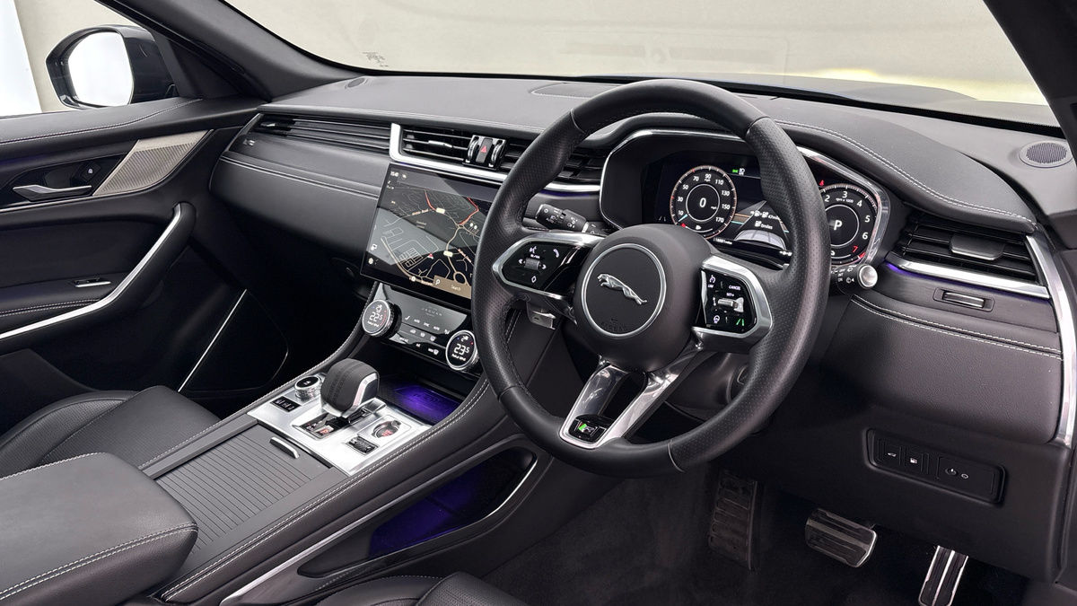 Jaguar F-PACE Image 5