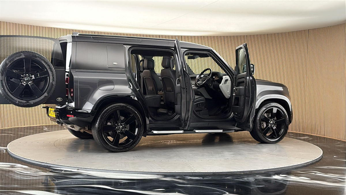 More views of Land Rover Defender 110