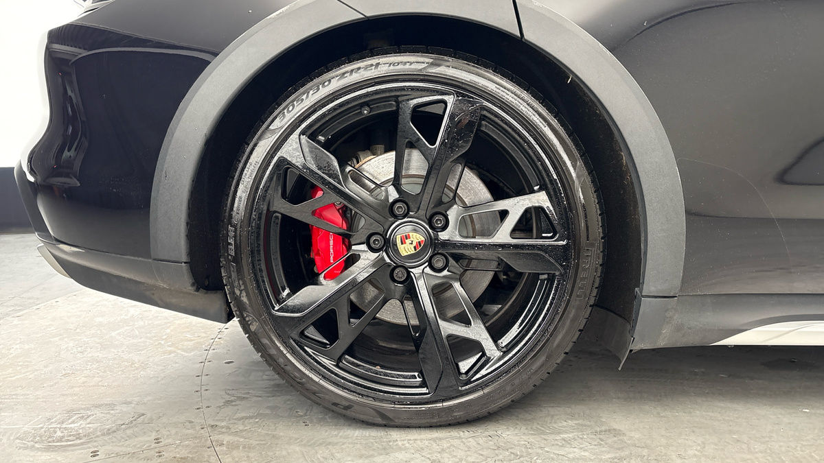 Porsche Taycan Image 10