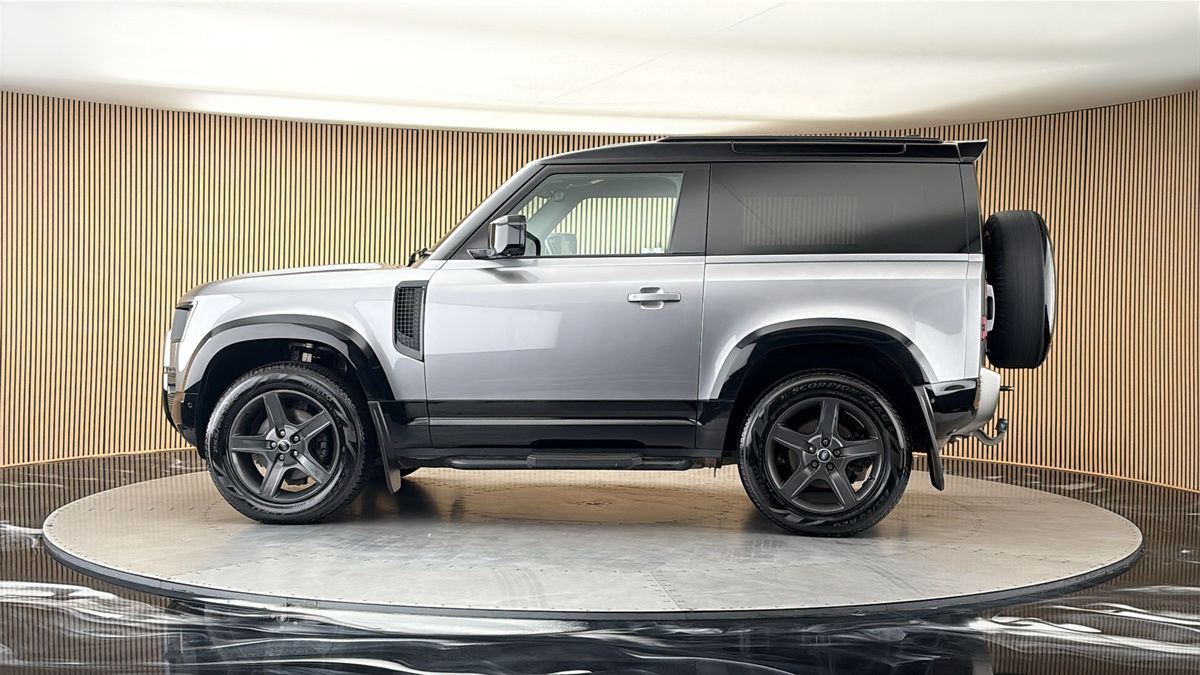 More views of Land Rover Defender 90