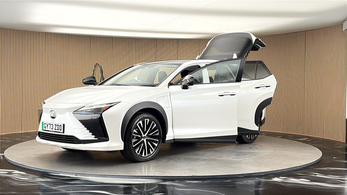 Lexus RZ Image 23