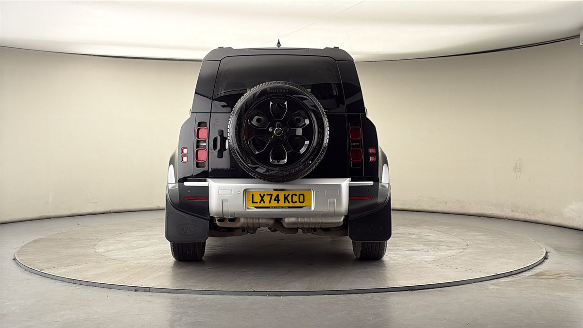 Land Rover Defender 110 Image 4