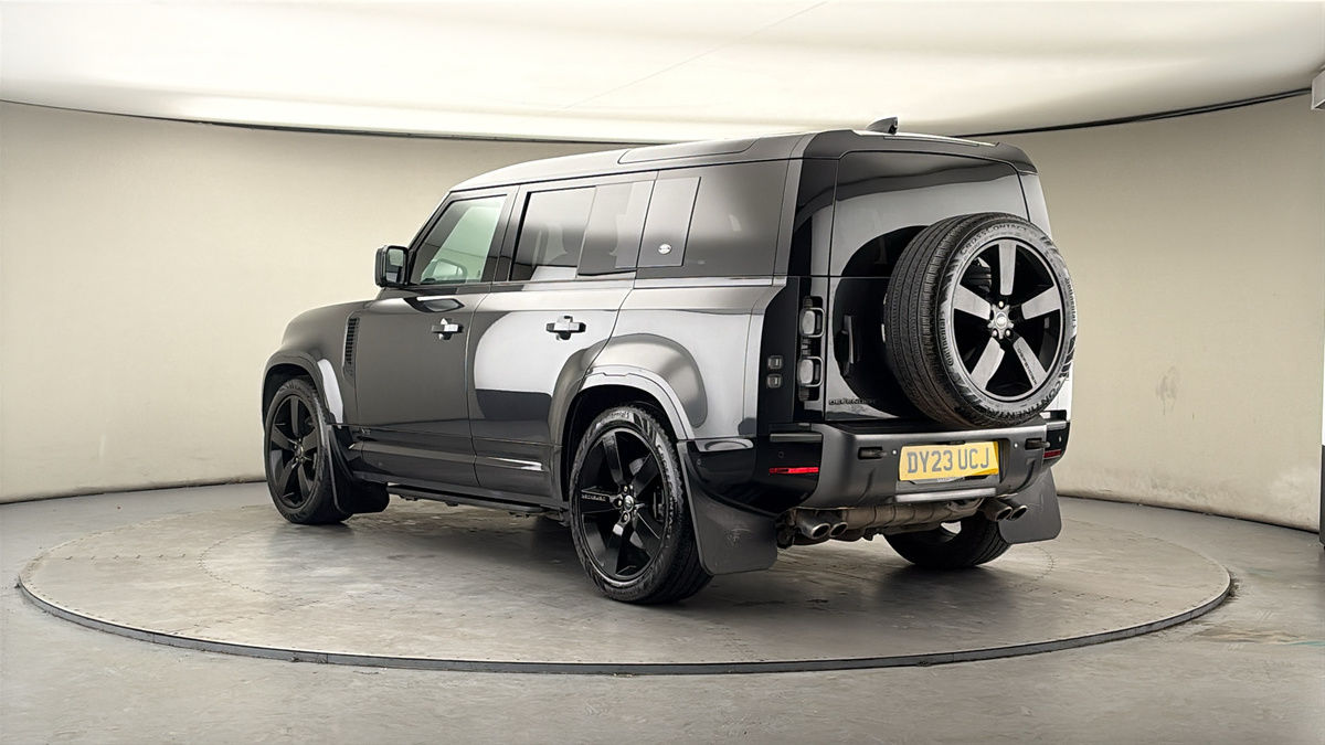 Land Rover Defender 110 Image 4