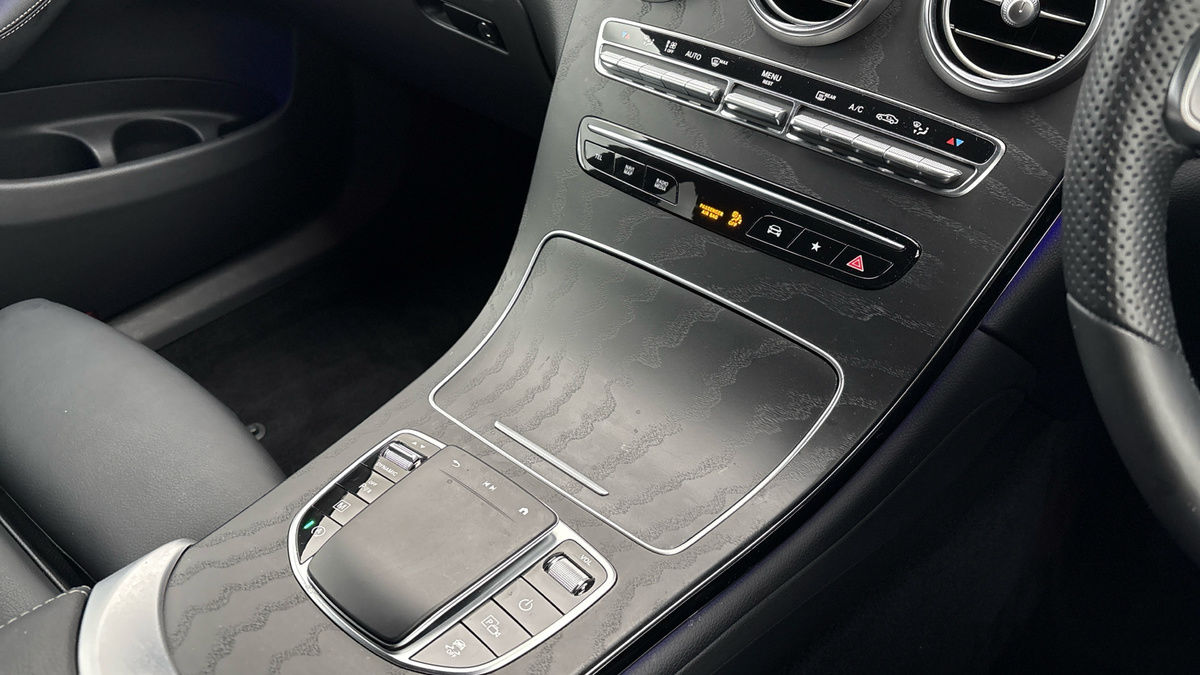 Mercedes-Benz GLC Image 18
